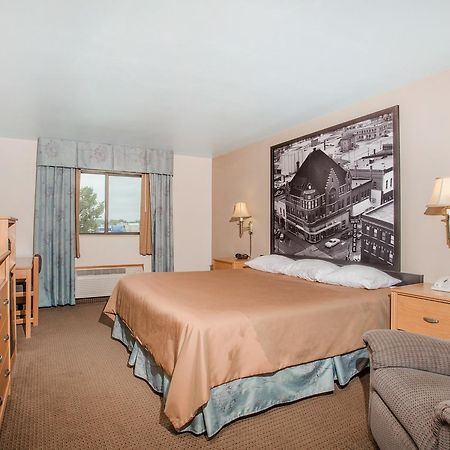 Super 8 By Wyndham Monroe Wi Hotell Exteriör bild