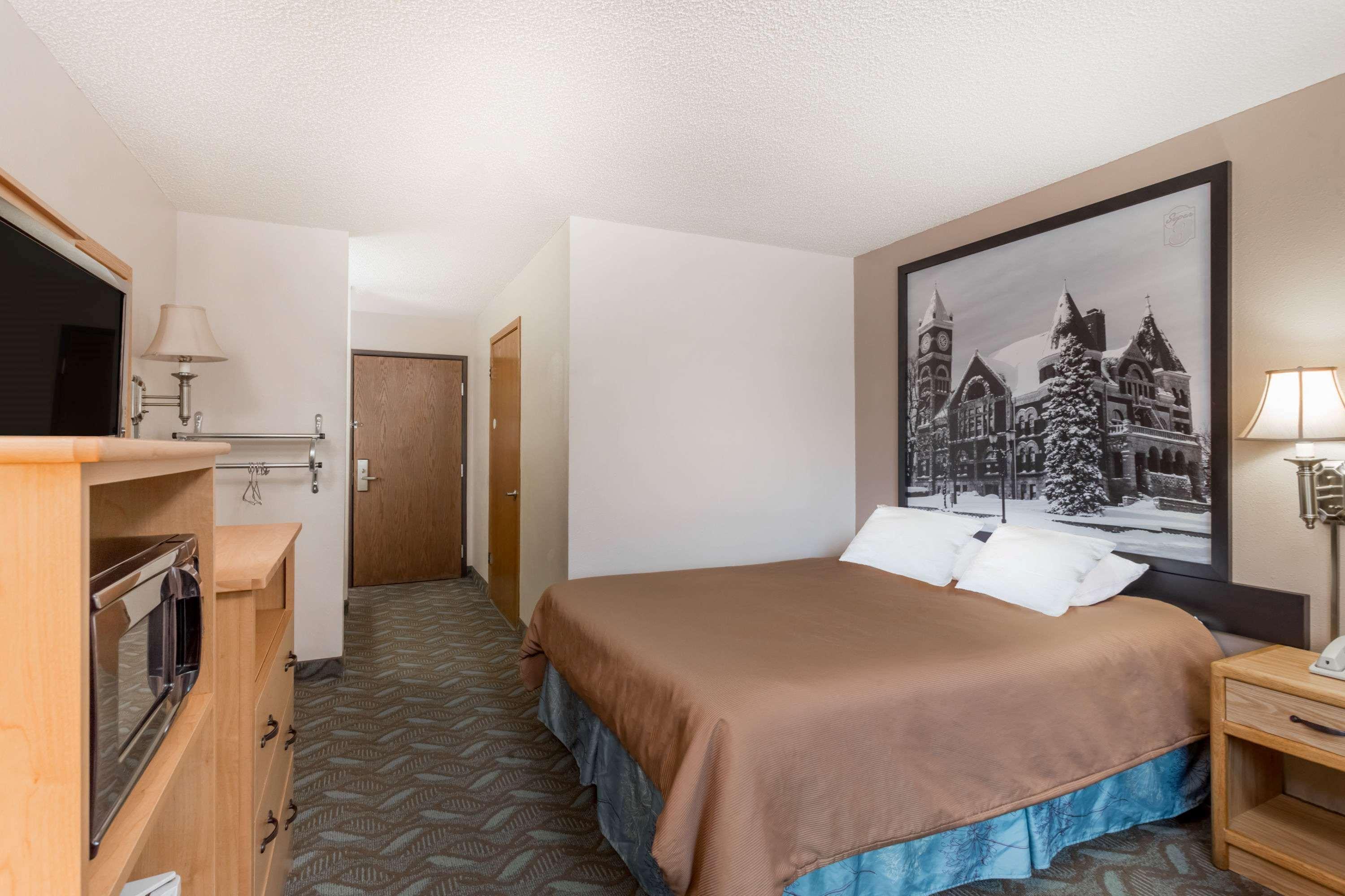 Super 8 By Wyndham Monroe Wi Hotell Exteriör bild