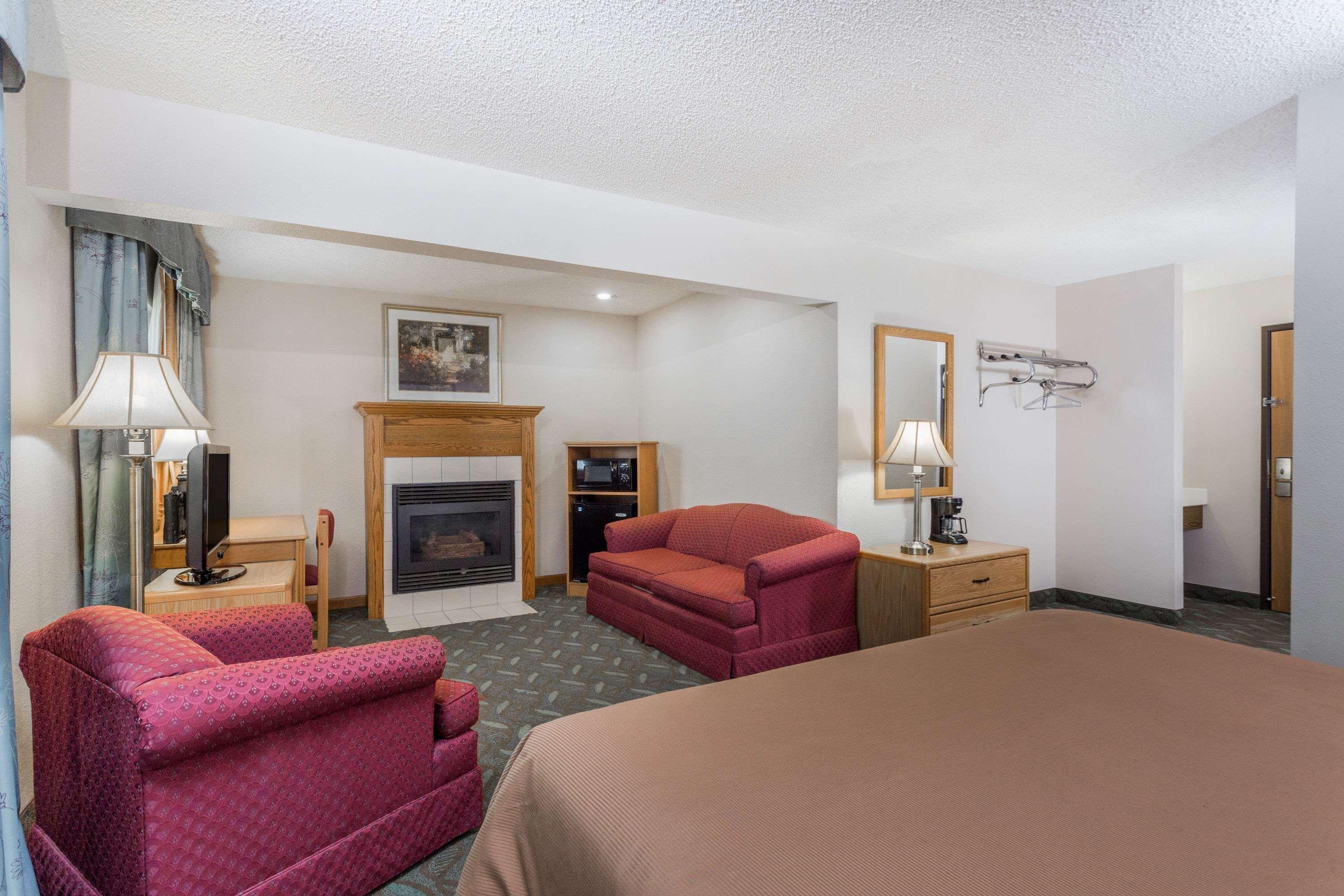 Super 8 By Wyndham Monroe Wi Hotell Exteriör bild