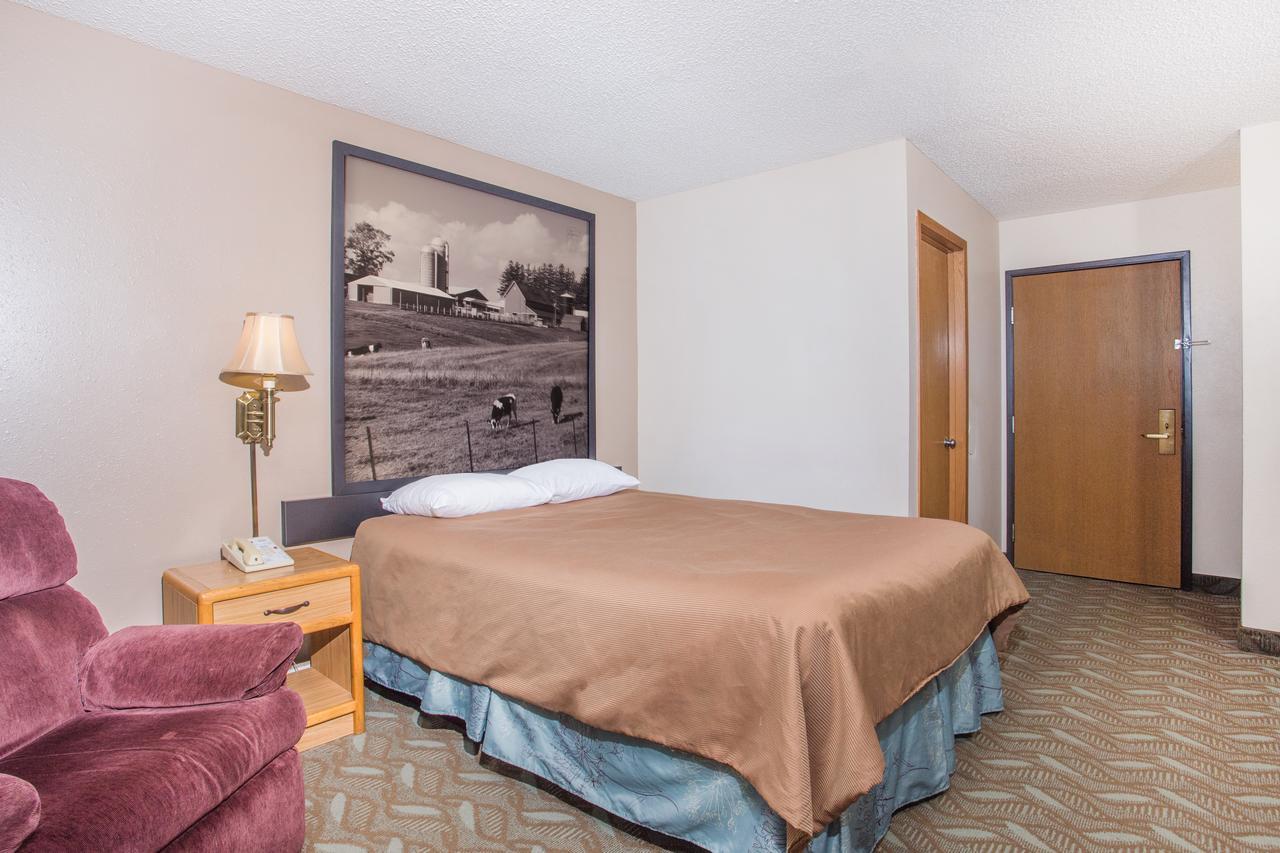 Super 8 By Wyndham Monroe Wi Hotell Exteriör bild